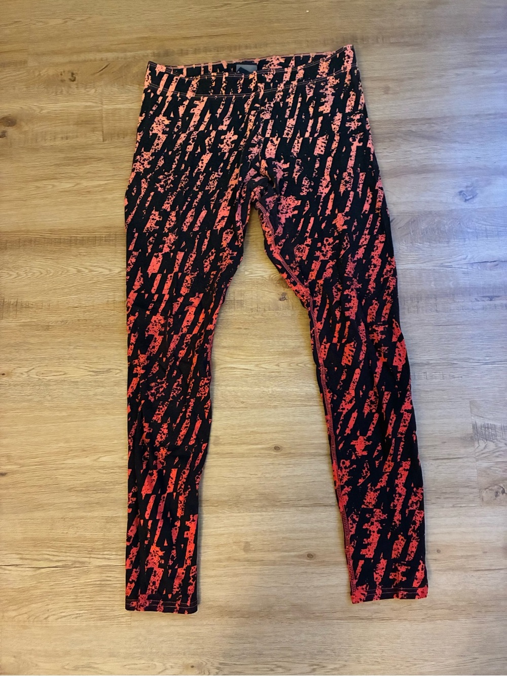 Nike Black & Red Printed Active Leggings